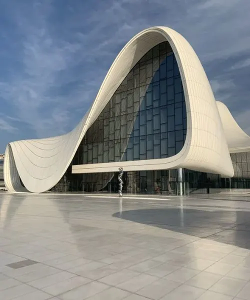 Heydar Aliyev Center architecture in Baku – explore iconic landmarks with Baku Tour Packages from Lucknow.