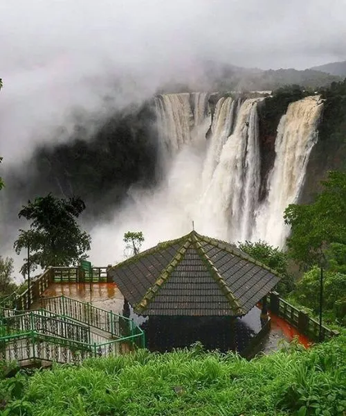 Majestic waterfalls in Karnataka during monsoon – Adventure and nature with South India Packages.