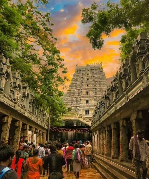 Historic temple in Tamil Nadu at sunset – Spiritual tours and heritage sites with South India Packages.