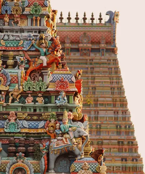 Intricate Dravidian temple architecture in South India – Cultural exploration with South India Packages.